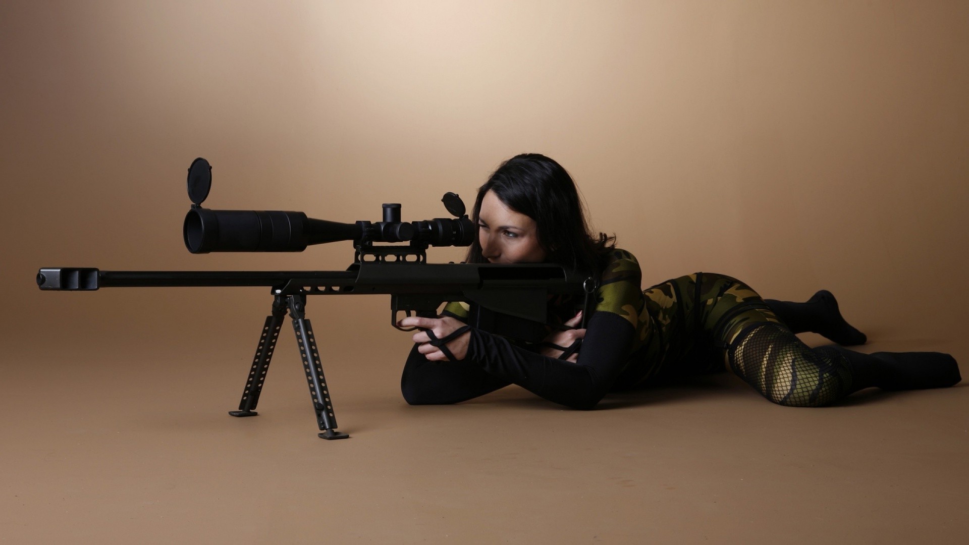Gun, Barrett - Women With Sniper Rifle - HD Wallpaper 