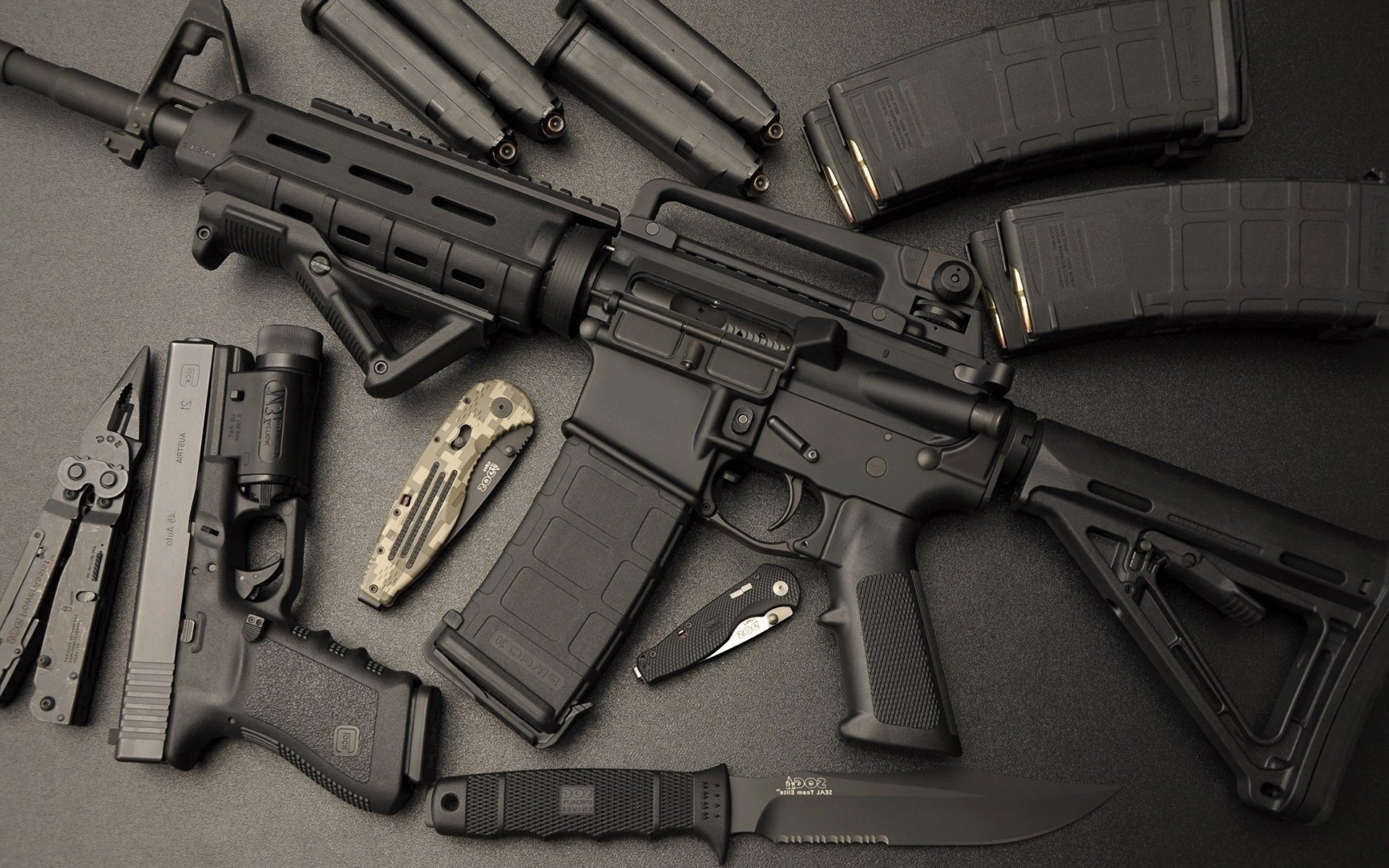 Download 47 Weapons High Quality Wallpapers Of 2016 - Guns And Knives Background - HD Wallpaper 