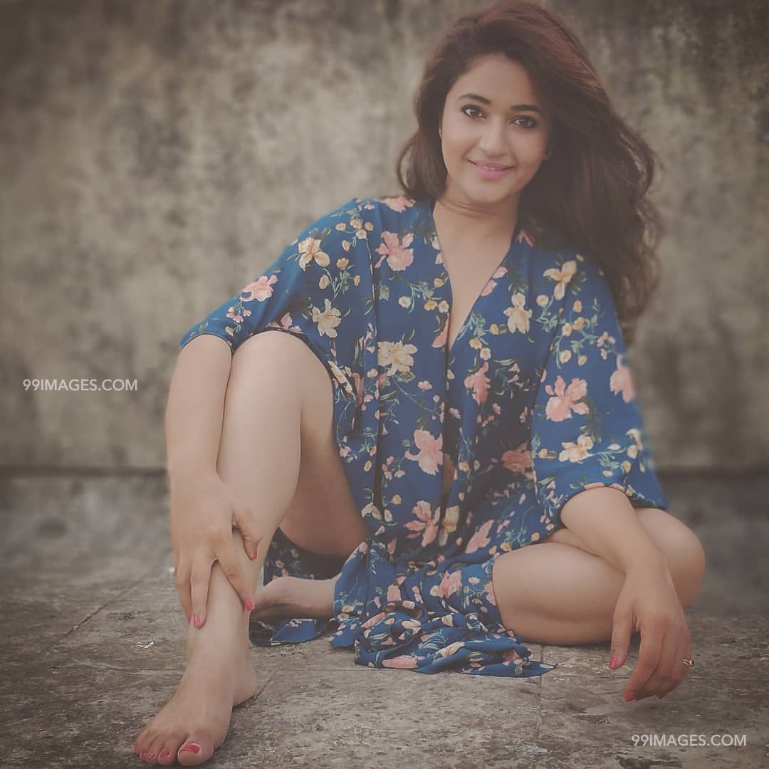 Poonam Bajwa Beautiful Hd Photoshoot Stills & Mobile - HD Wallpaper 
