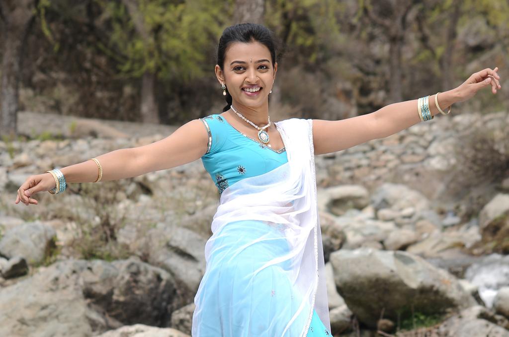 Radhika Apte In Lion Movie - HD Wallpaper 