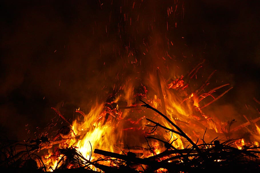 Fire, Bonfire, Heat, Burning, Red, Orange, Glowing, - Bonfire - HD Wallpaper 