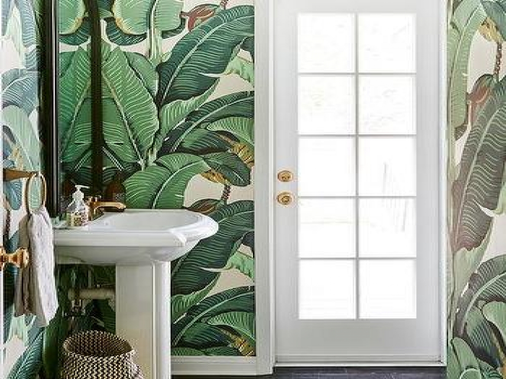 Traditional Powder Rooms Room Features Walls Clad In - Banana Leaf Wallpaper Ideas - HD Wallpaper 
