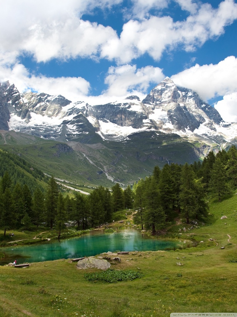 Lake Between Hills - HD Wallpaper 