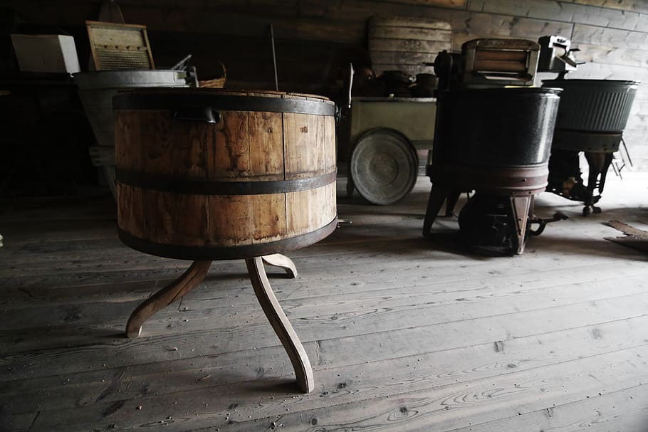 United States, Garnet, Wood, Rustic, Tools, Sepia, - Mobila Din Lemn De Butoi - HD Wallpaper 