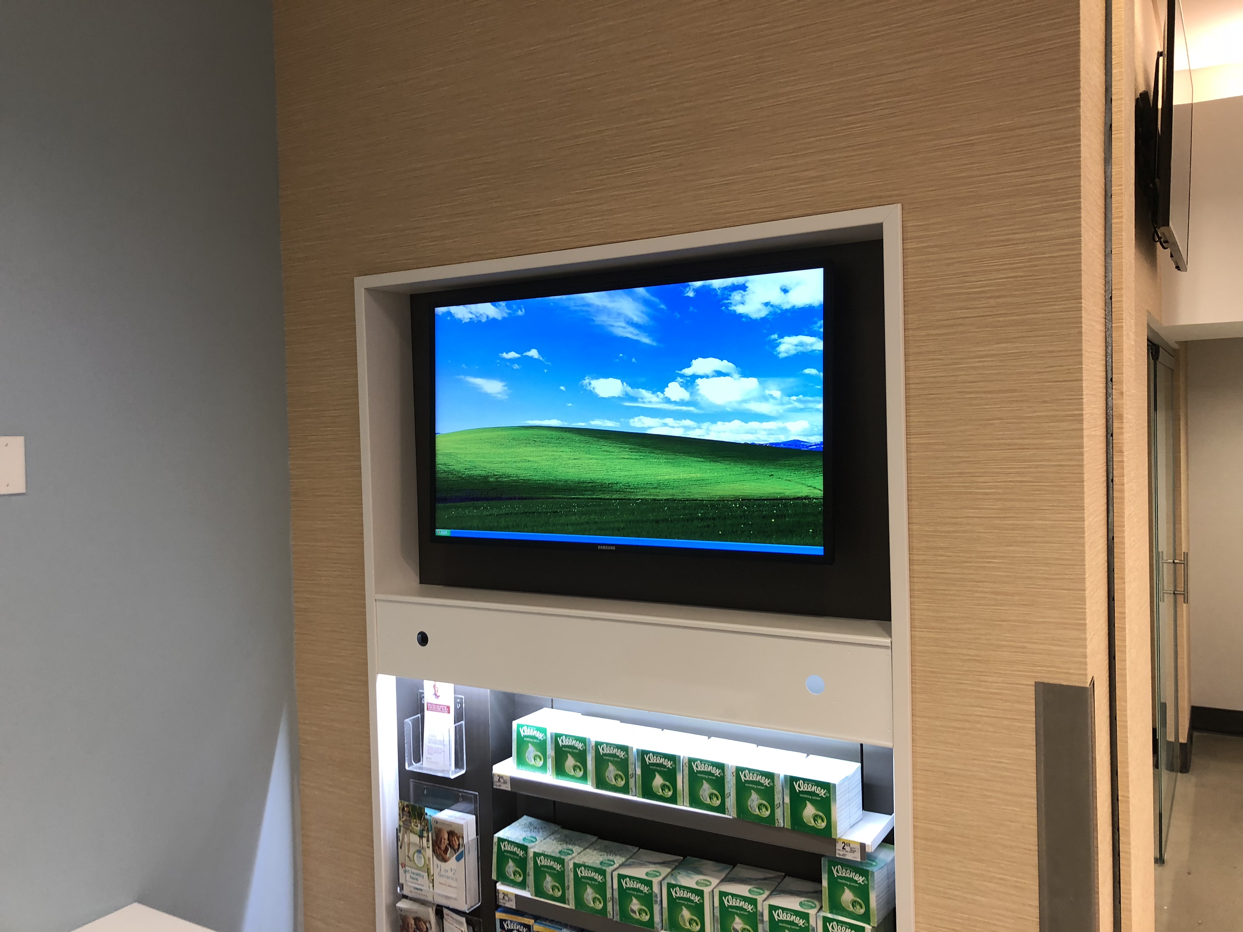 Screen - HD Wallpaper 