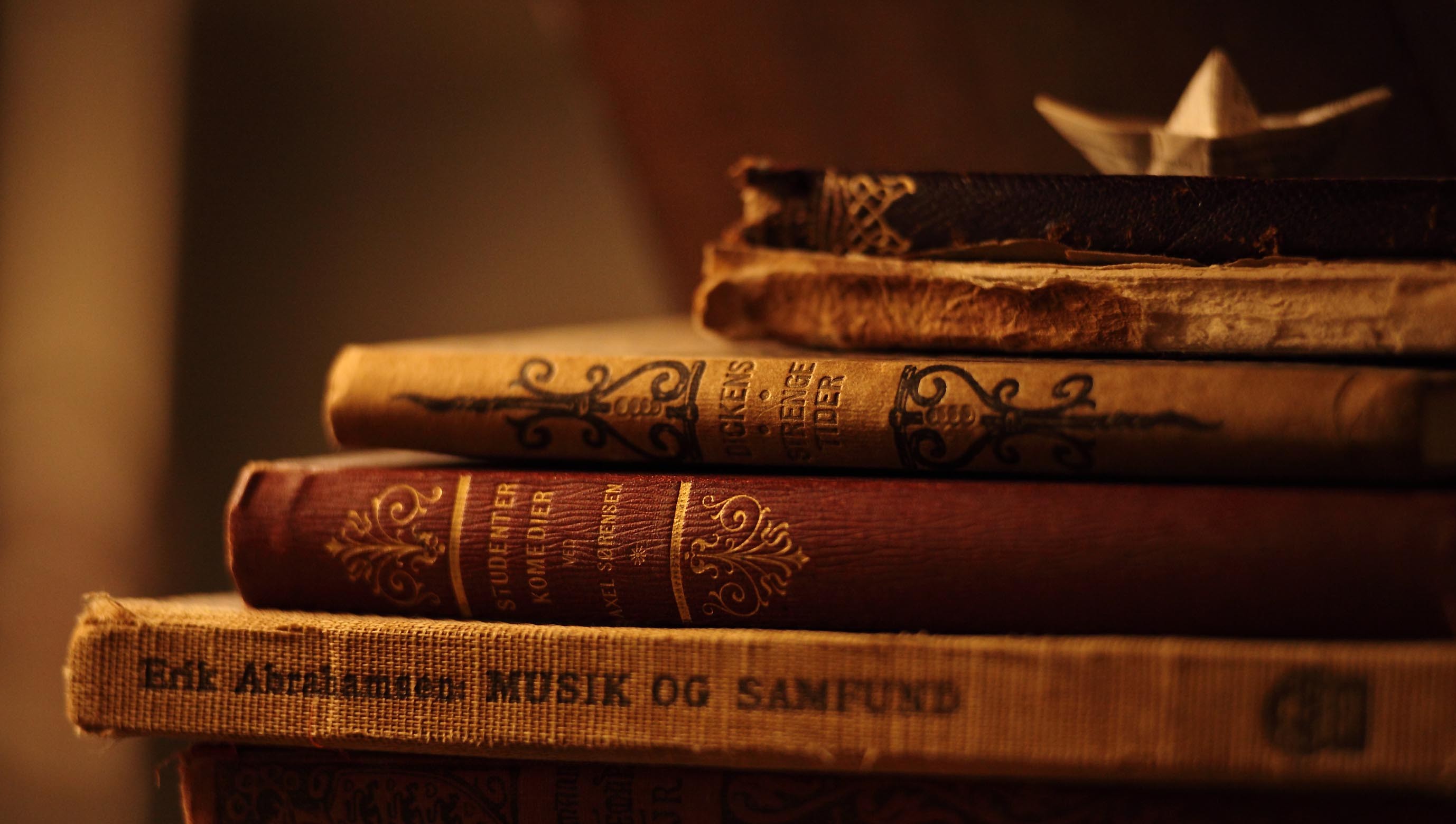 Old Book Background For Powerpoint - HD Wallpaper 