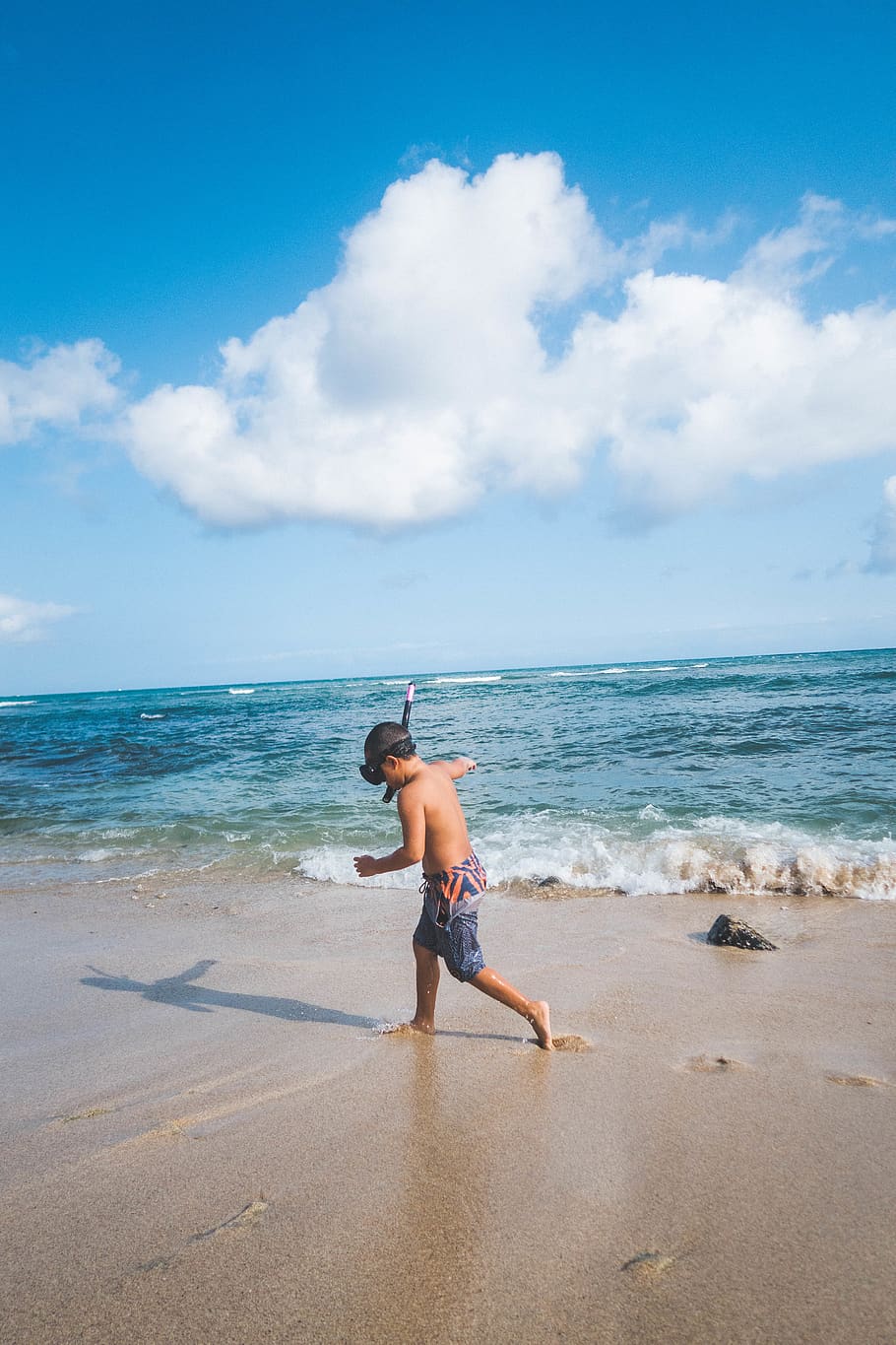 Honolulu, United States, People, Sand, Nature, Ocean, - Beach - HD Wallpaper 