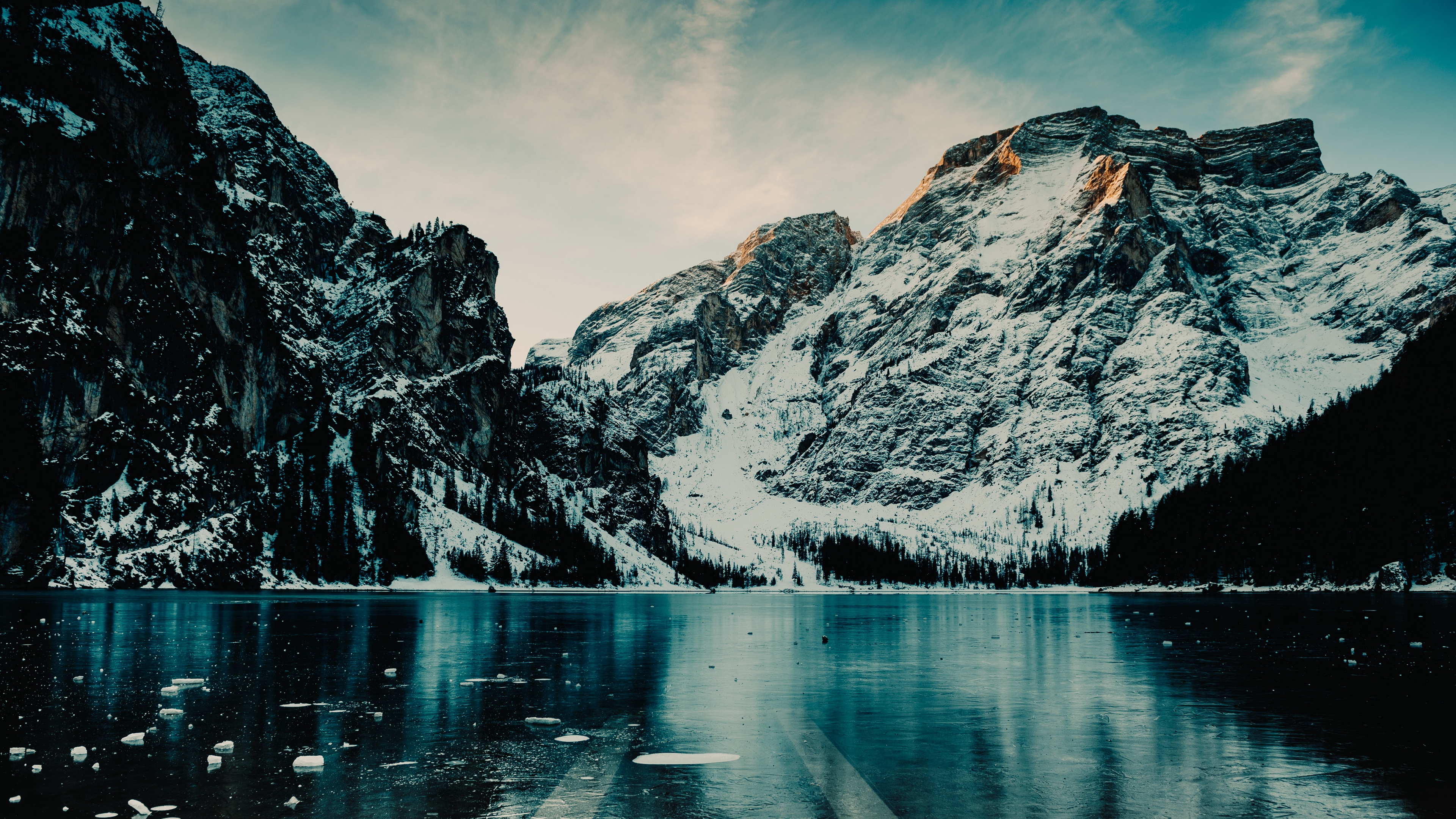 Wallpaper Mountains, Lake, Ice, Snow, Italy - Pragser Wildsee - HD Wallpaper 