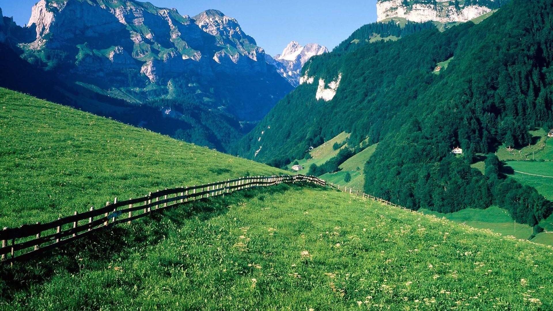 Beautiful Mountain Wallpaper - HD Wallpaper 