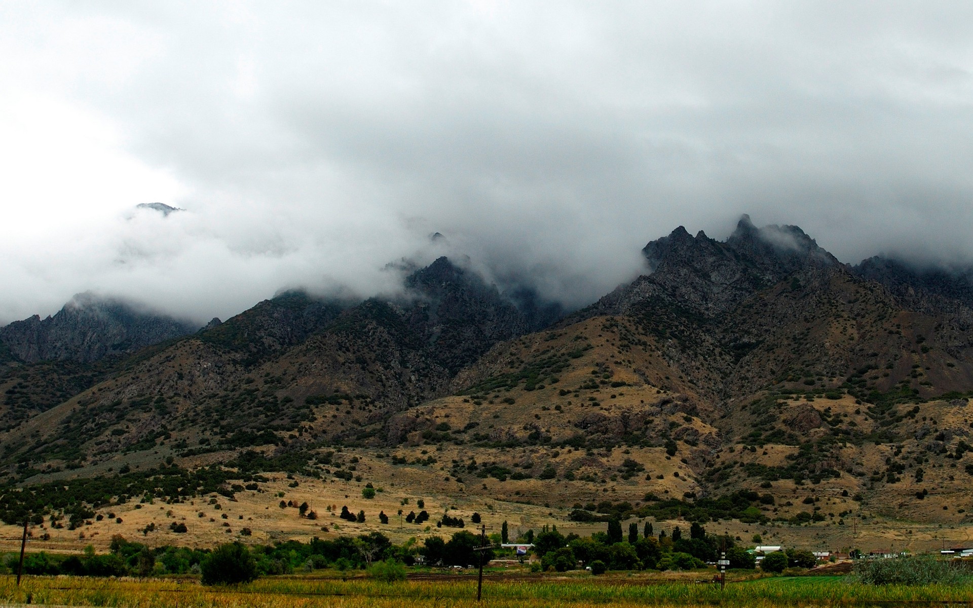 Beautiful Fog On The Hill - Wallpaper - HD Wallpaper 