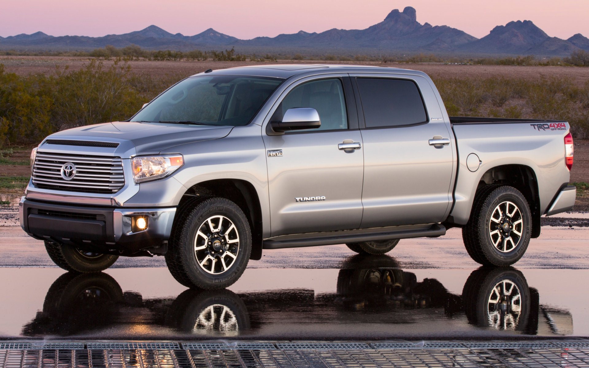 2014 Toyota Tundra Widescreen Hd Wallpaper - Precio Toyota Tundra 2015 - HD Wallpaper 