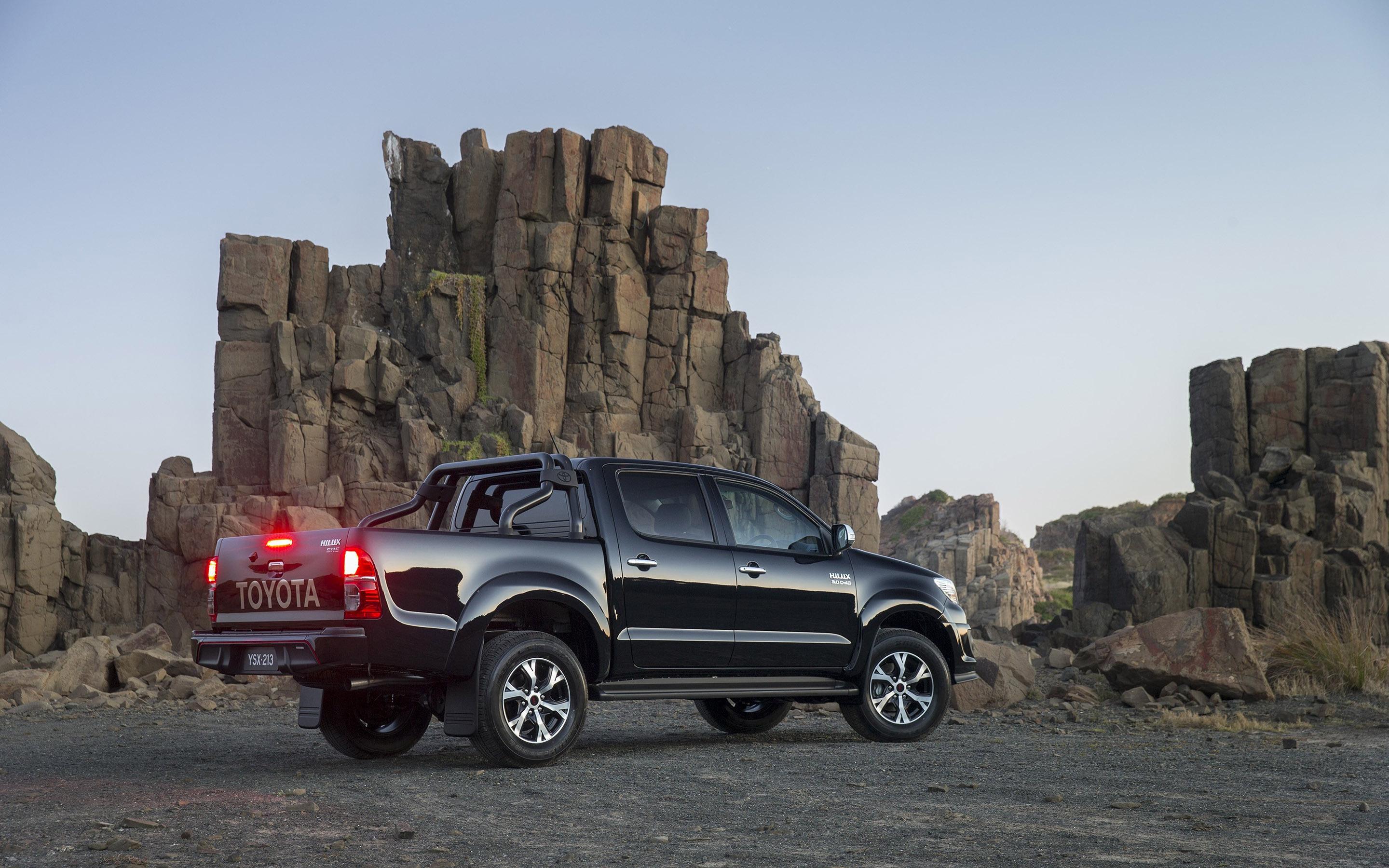 Hd Black Toyota Hilux Side View Wallpaper - Toyota Hilux Black Edition - HD Wallpaper 