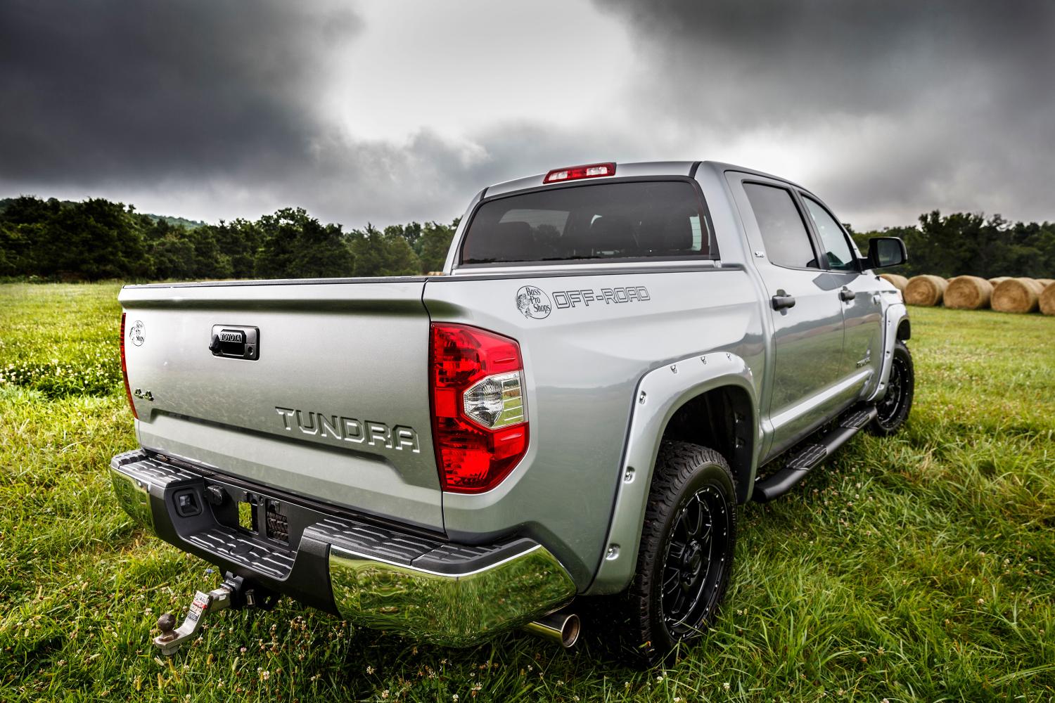 2017 Toyota Tundra Rear - HD Wallpaper 