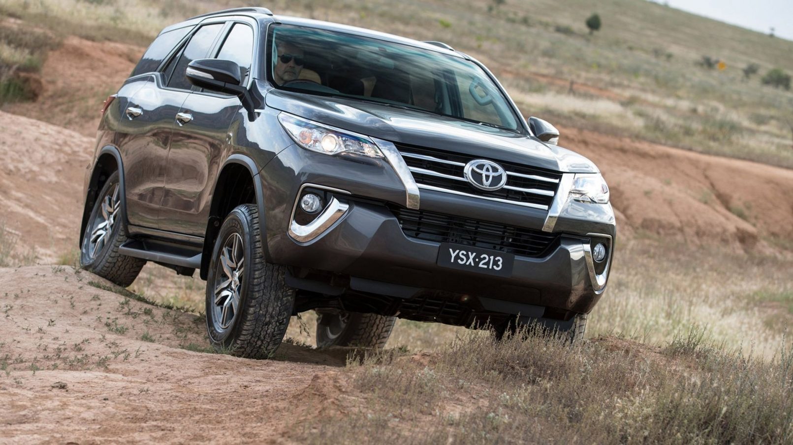 2019 Toyota Fortuner Exterior High Resolution Wallpapers - Compact Sport Utility Vehicle - HD Wallpaper 
