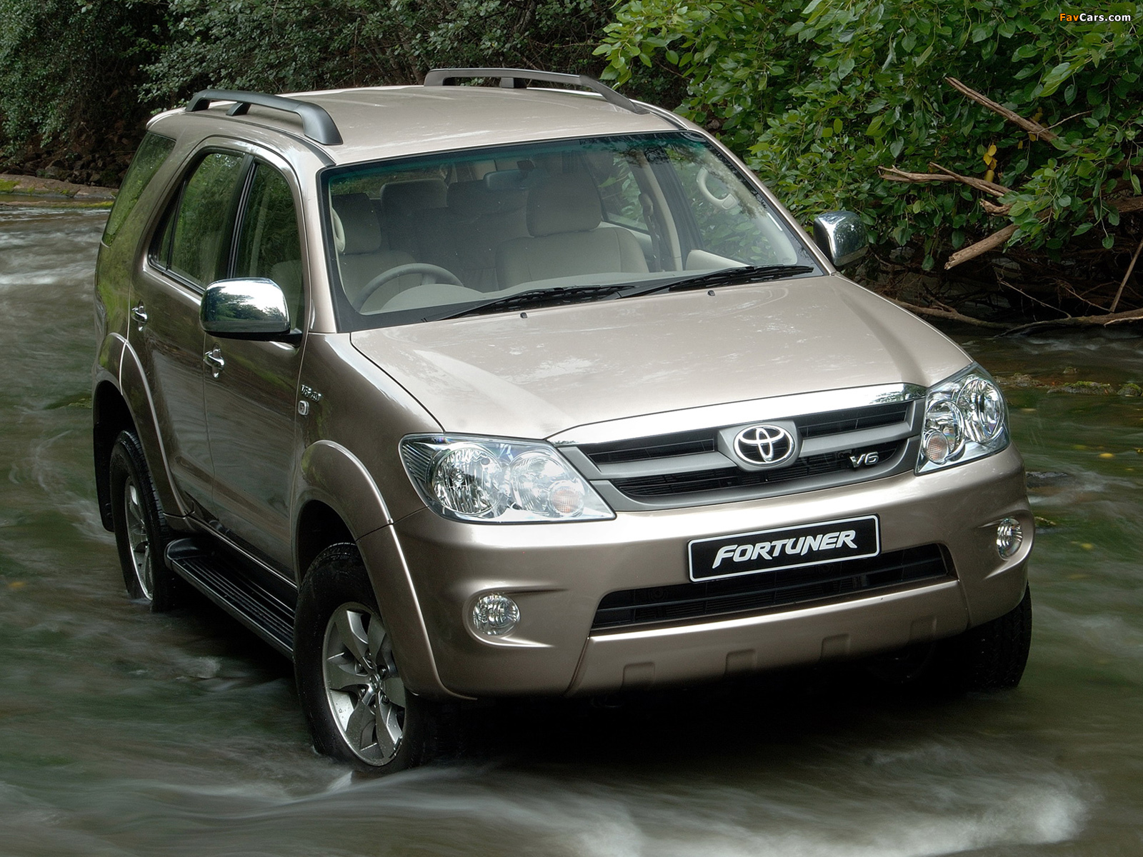 Toyota Fortuner 2005 Model - HD Wallpaper 