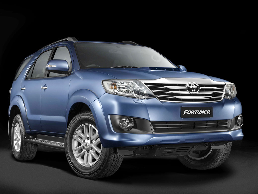 2011 2013 Toyota Fortuner - HD Wallpaper 