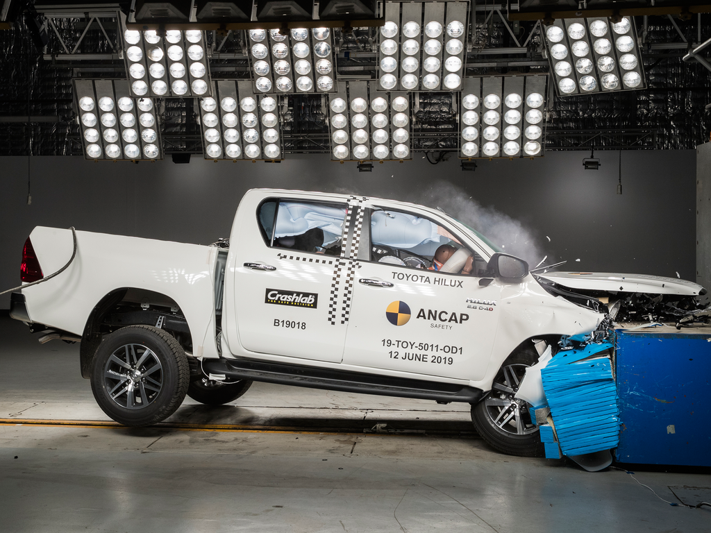 Ford Everest Crash Test - HD Wallpaper 