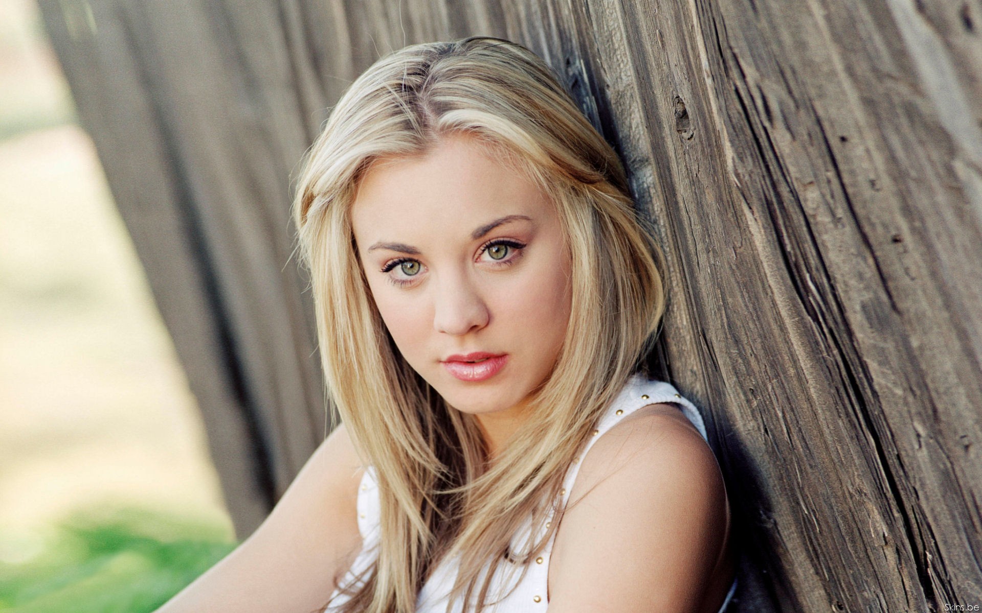 Women Actress Kaley Cuoco - Kaley Cuoco Face - HD Wallpaper 