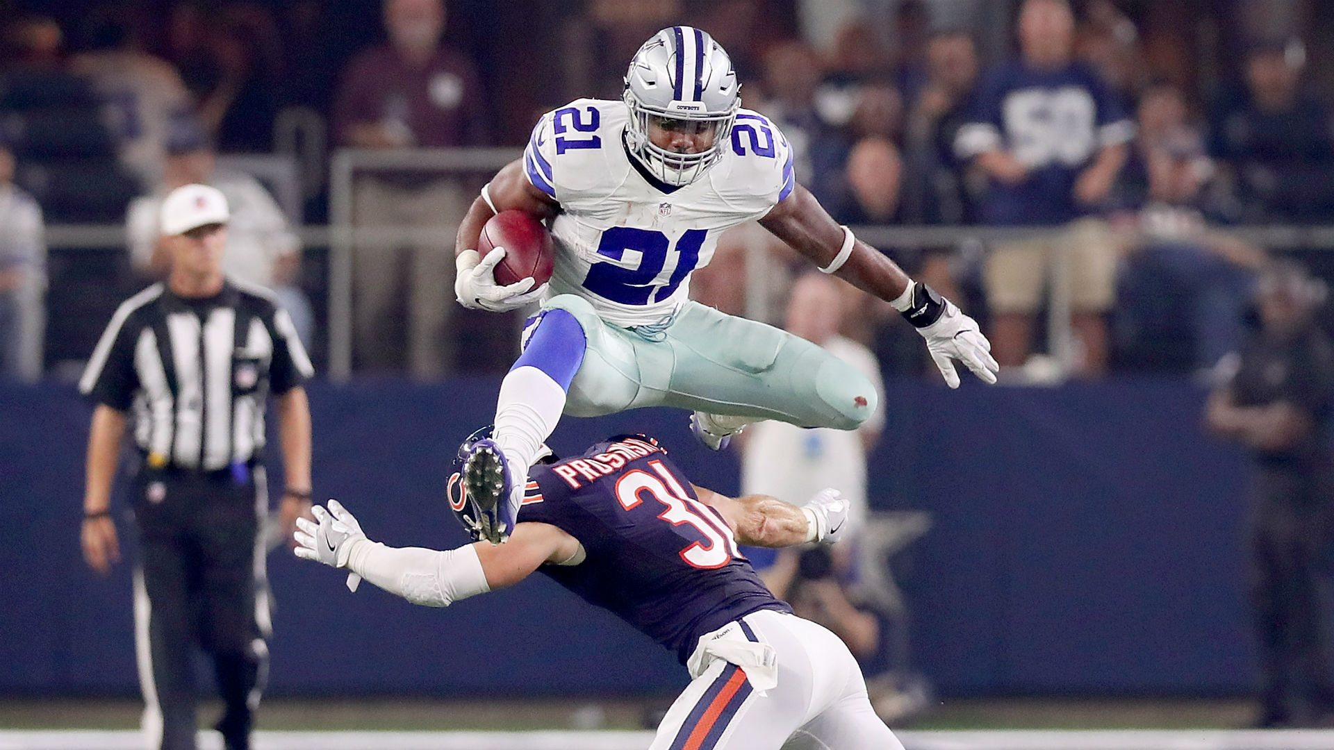 Ezekiel Elliott Jumping Over People - HD Wallpaper 