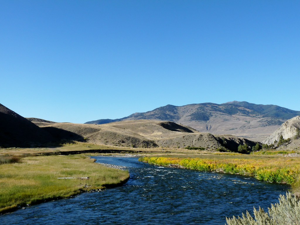Mountain River - HD Wallpaper 