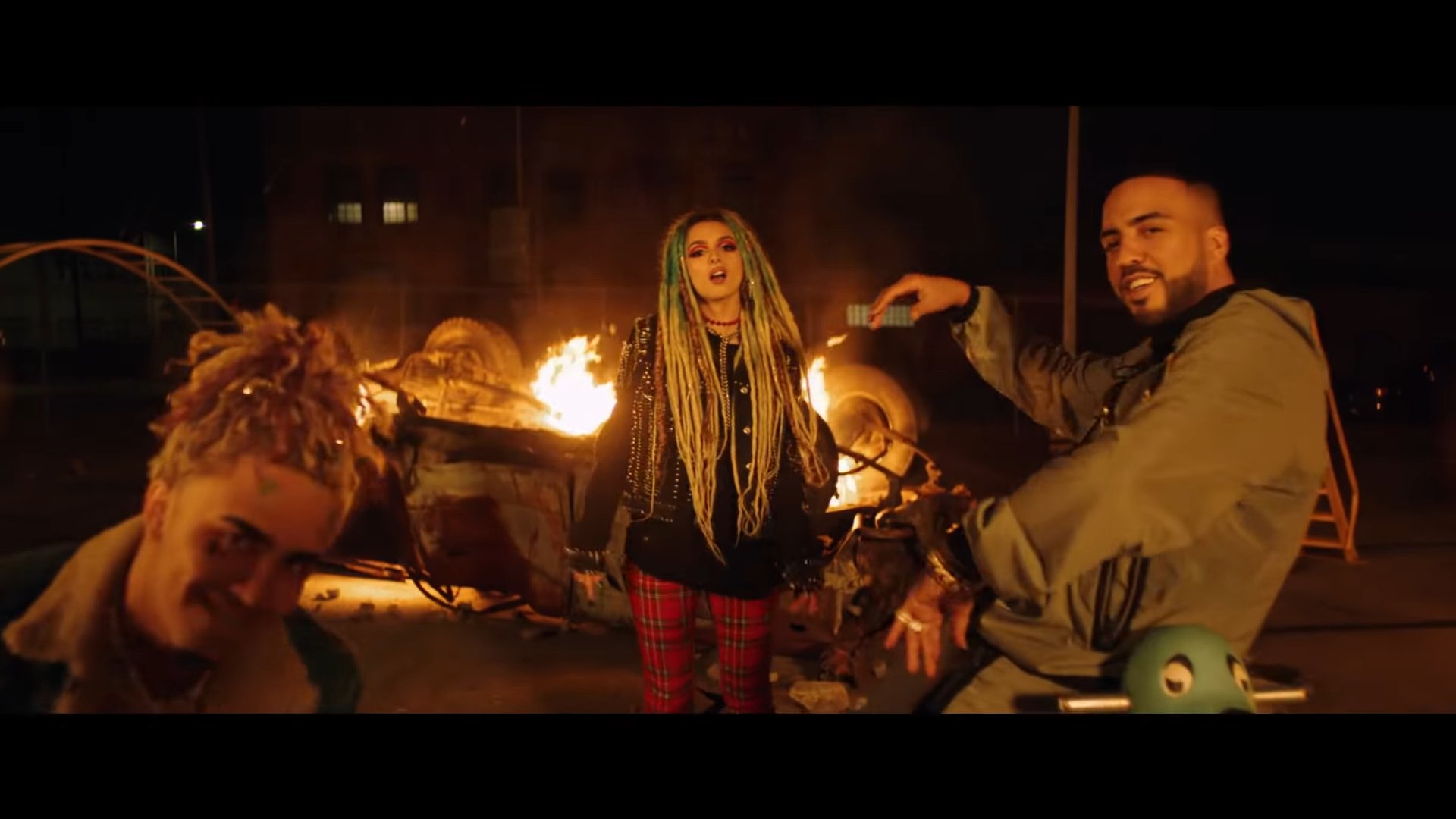 Costume Party - HD Wallpaper 