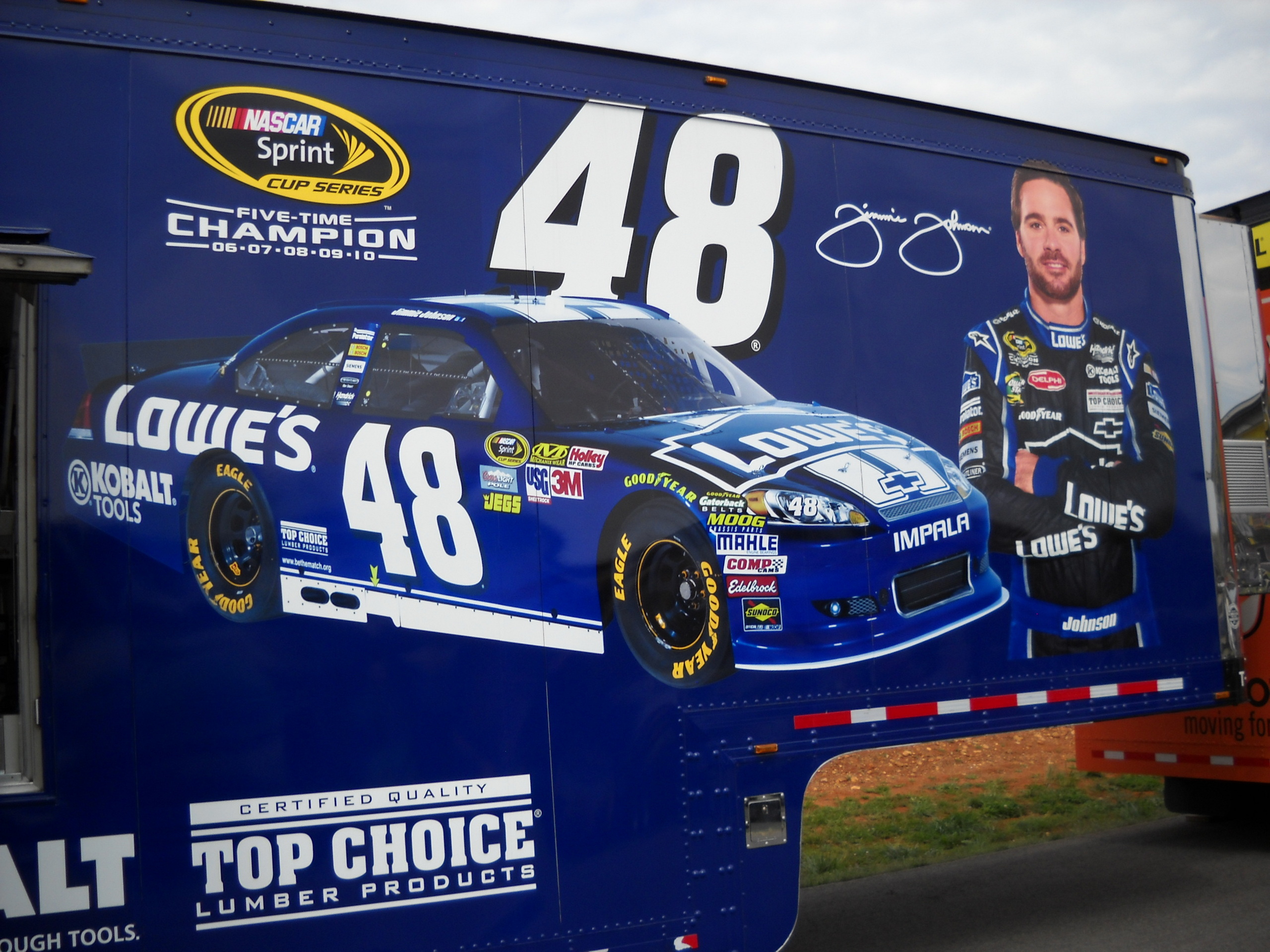 Jimmie Johnson Clothing Trailer - Bristol Motor Speedway - HD Wallpaper 