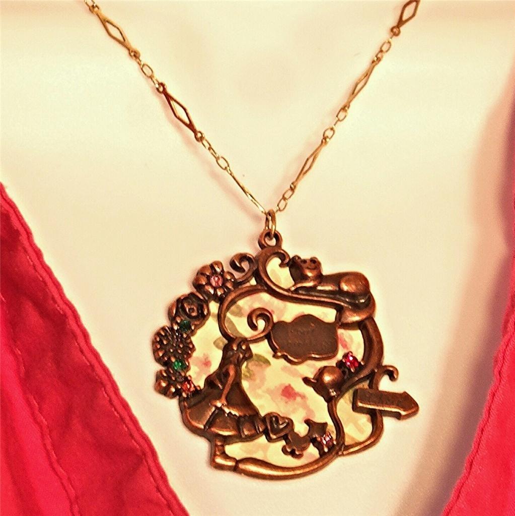 Locket - HD Wallpaper 