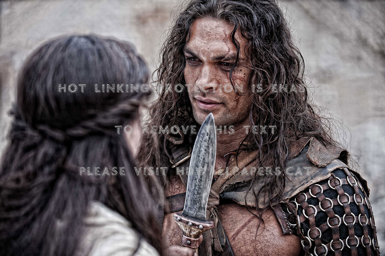 Jason Momoa Conan The Barbarian Man Girl - Jason Momoa Conan 2011 - HD Wallpaper 