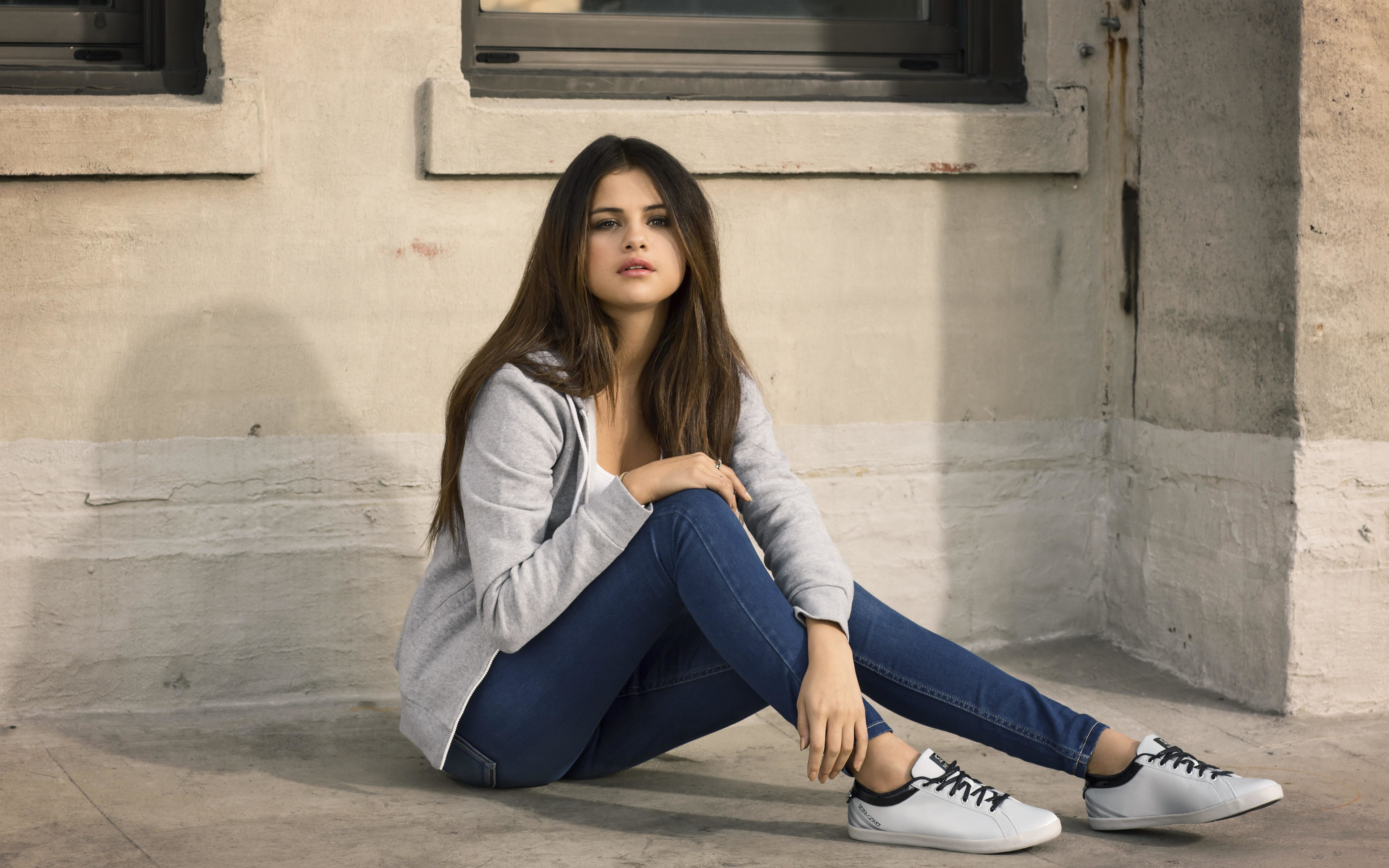 Selena Gomez, Blue Jeans, Actress, 2018, Wallpaper - HD Wallpaper 