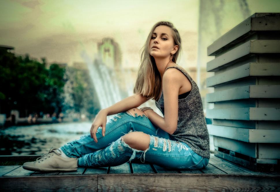 Women, Model, Blonde, Sitting, Torn Jeans Wallpaper,women - HD Wallpaper 