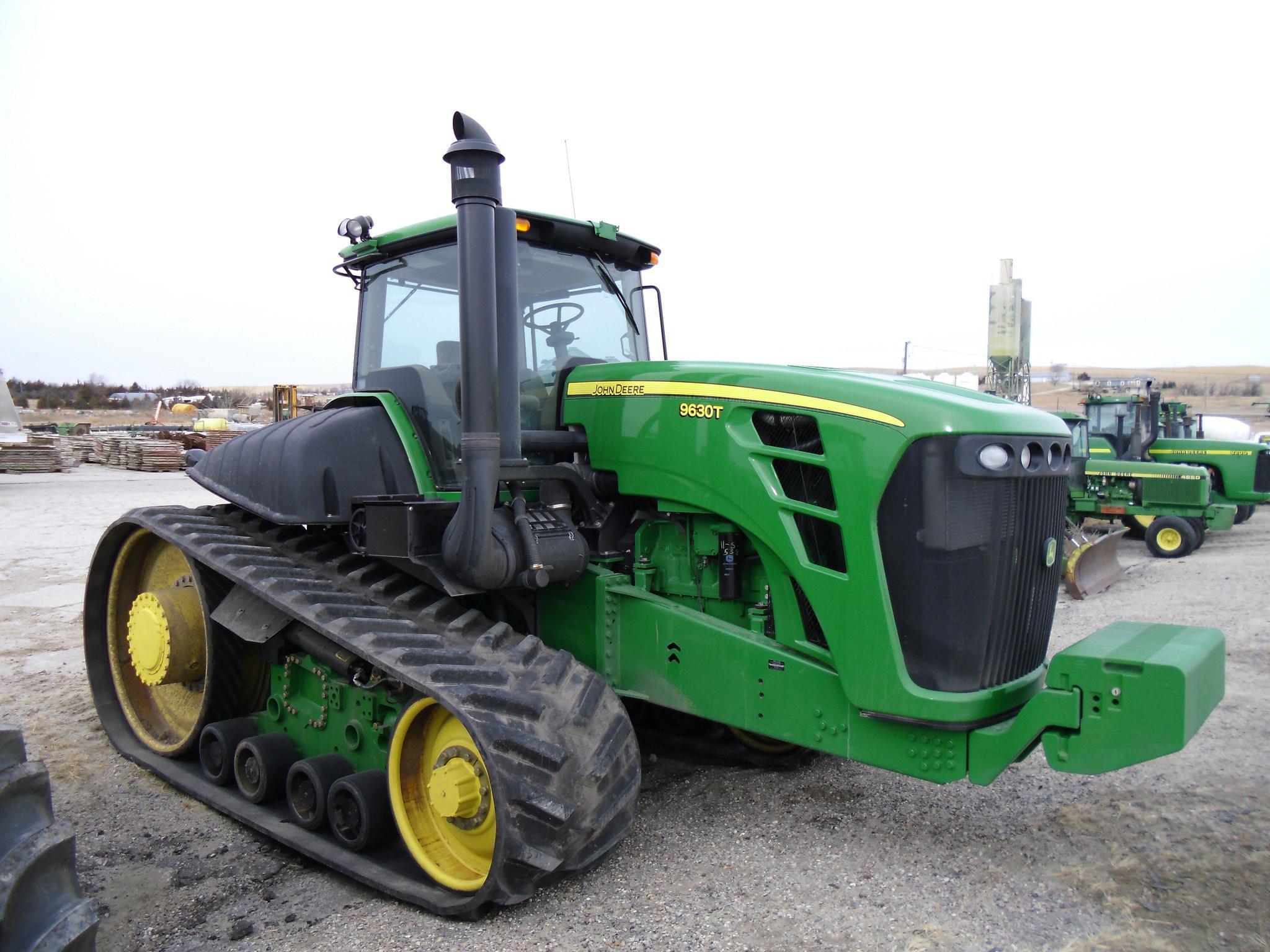 Tractor - HD Wallpaper 