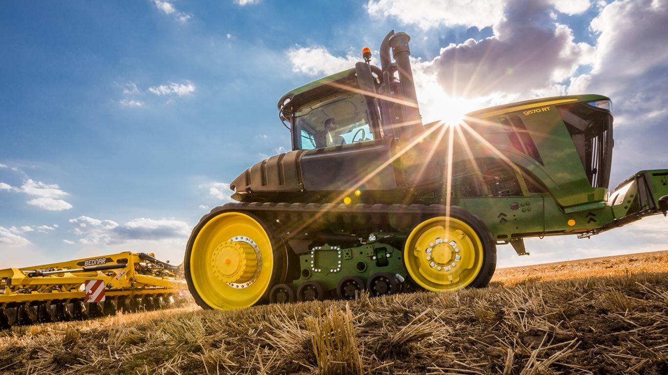 Field Image Of 9570rt 4wd Track Tractor - 9570 John Deere Tractor - HD Wallpaper 