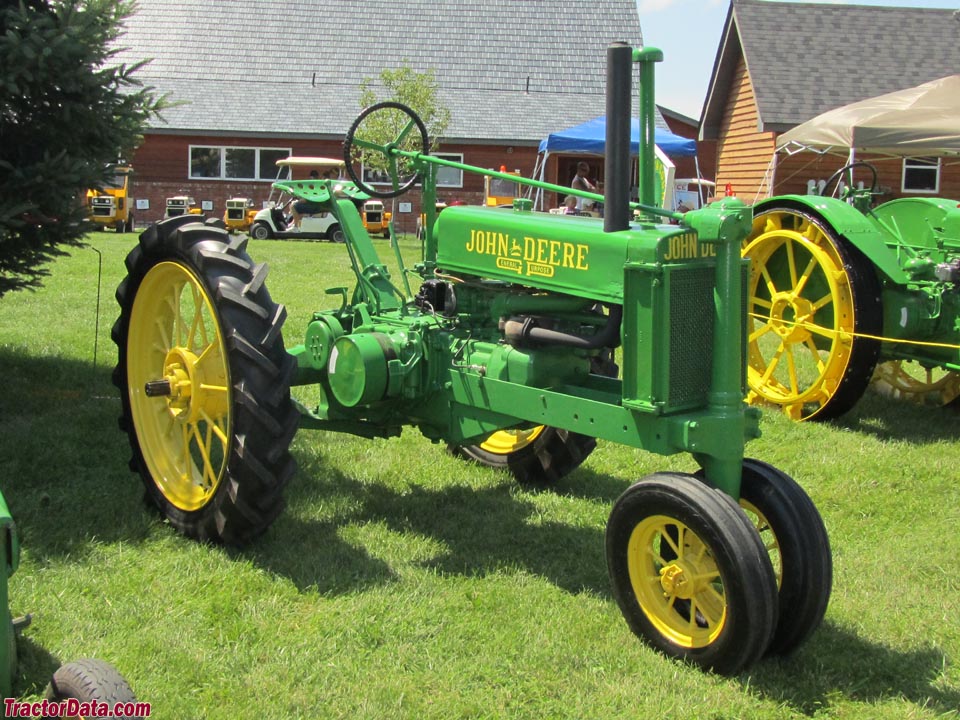 Unstyled John Deere B With Four-bolt Front Pedestal - John Deere Model B Unstyled - HD Wallpaper 