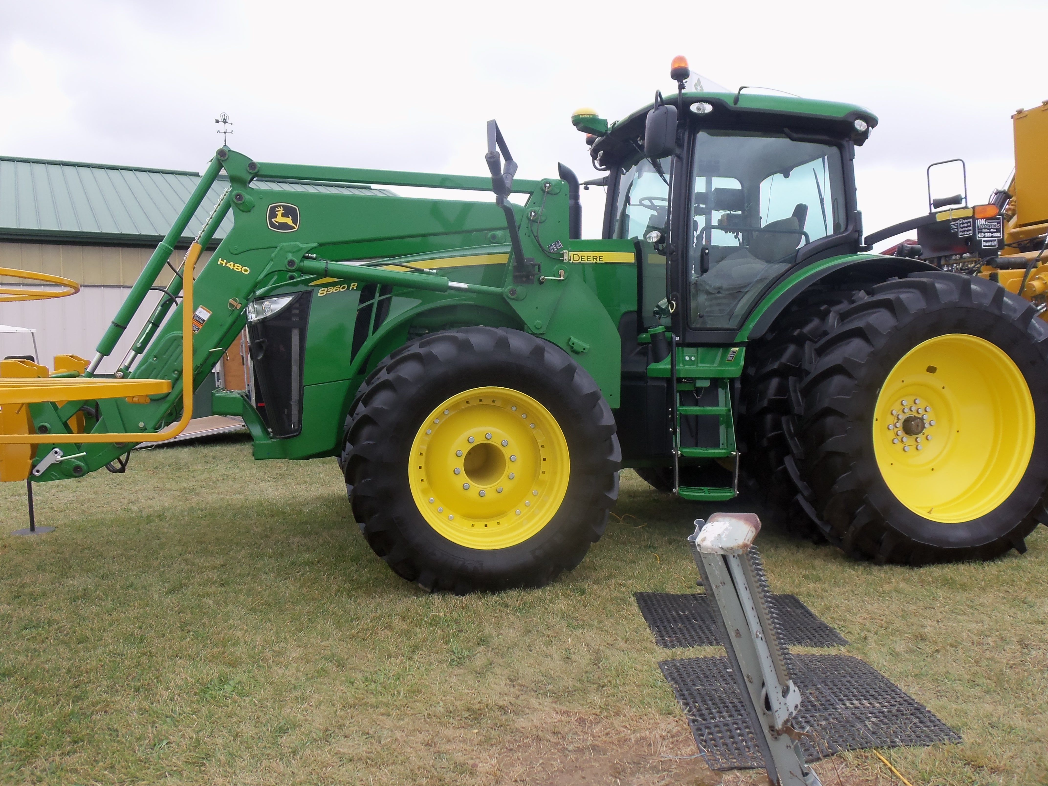 John Deere 8r Loader - HD Wallpaper 