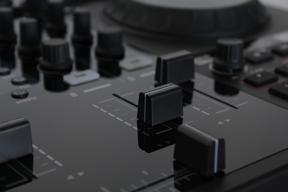 Traktor Kontrol - HD Wallpaper 