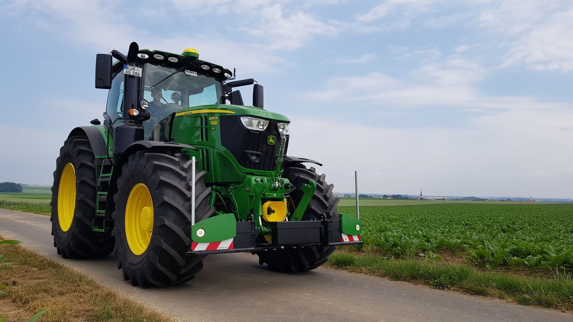 Tractor - HD Wallpaper 