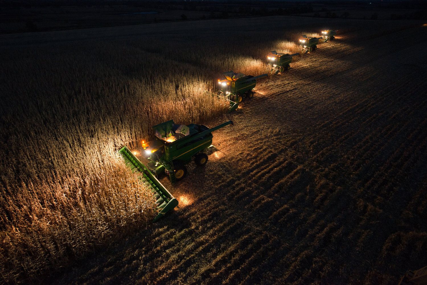 John Deere Combine At Night - HD Wallpaper 