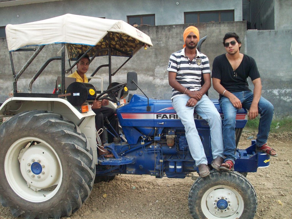 Tractor - HD Wallpaper 