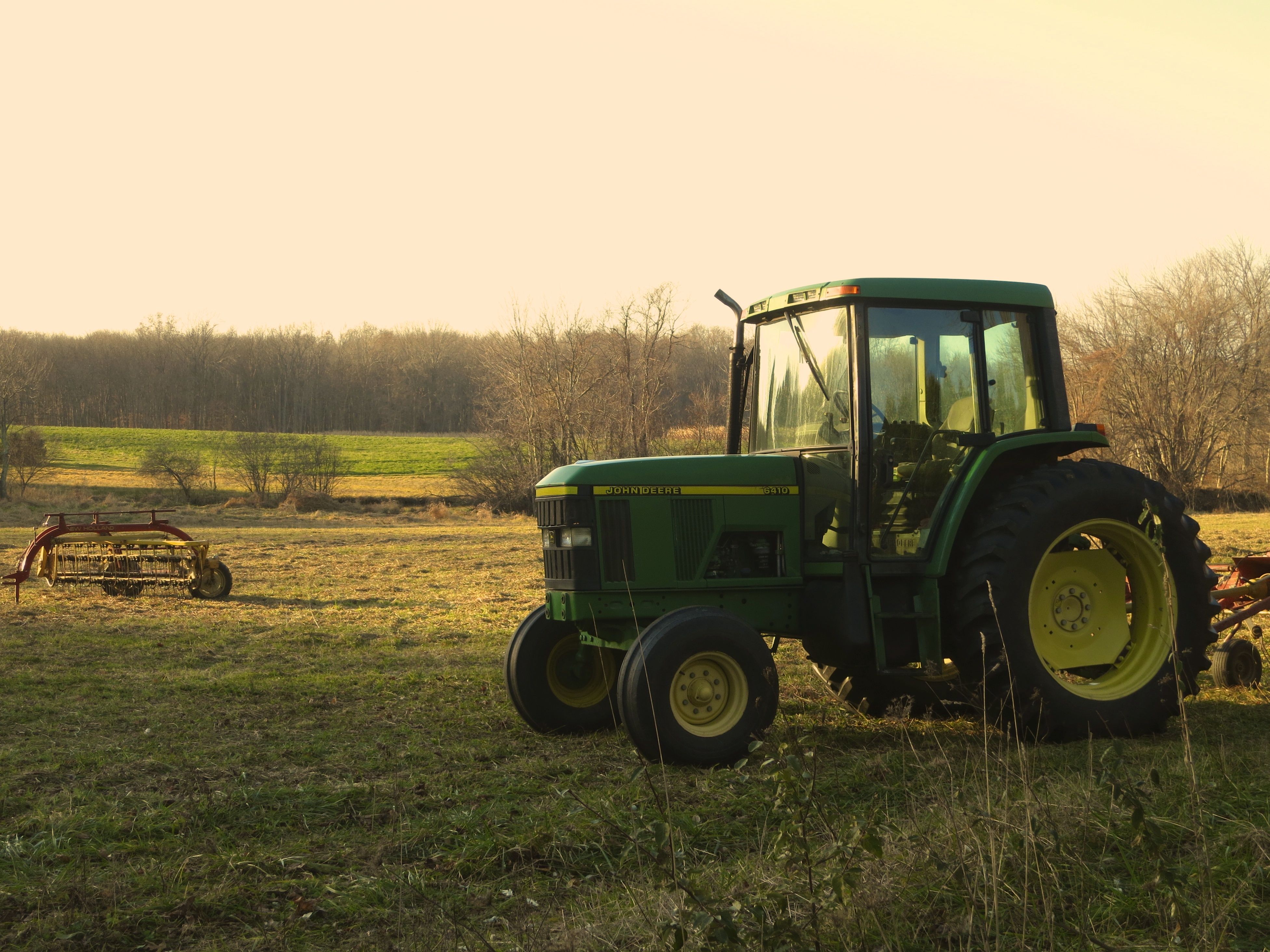 John Deere Tractor Background - HD Wallpaper 