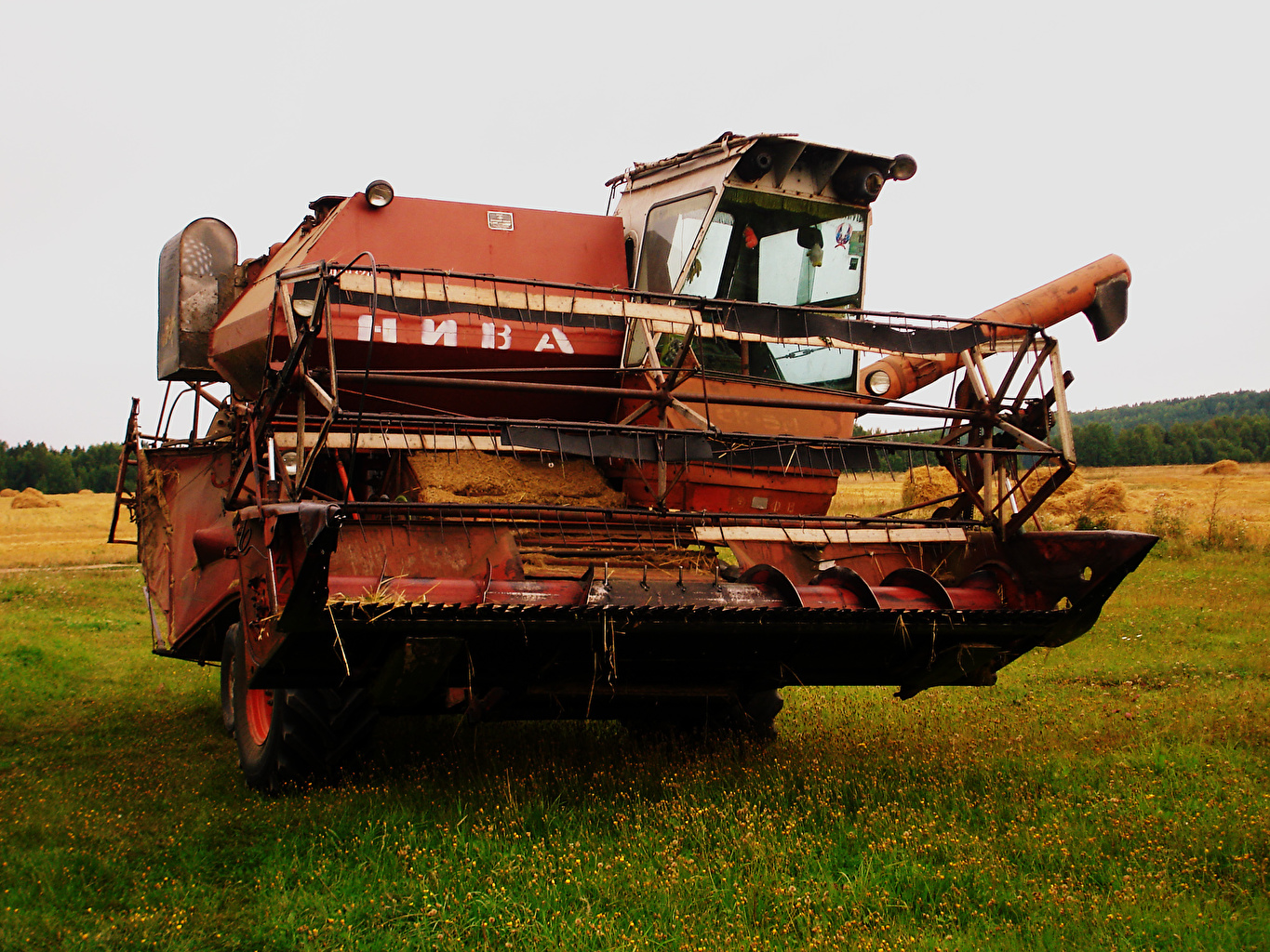Niva Combine - HD Wallpaper 