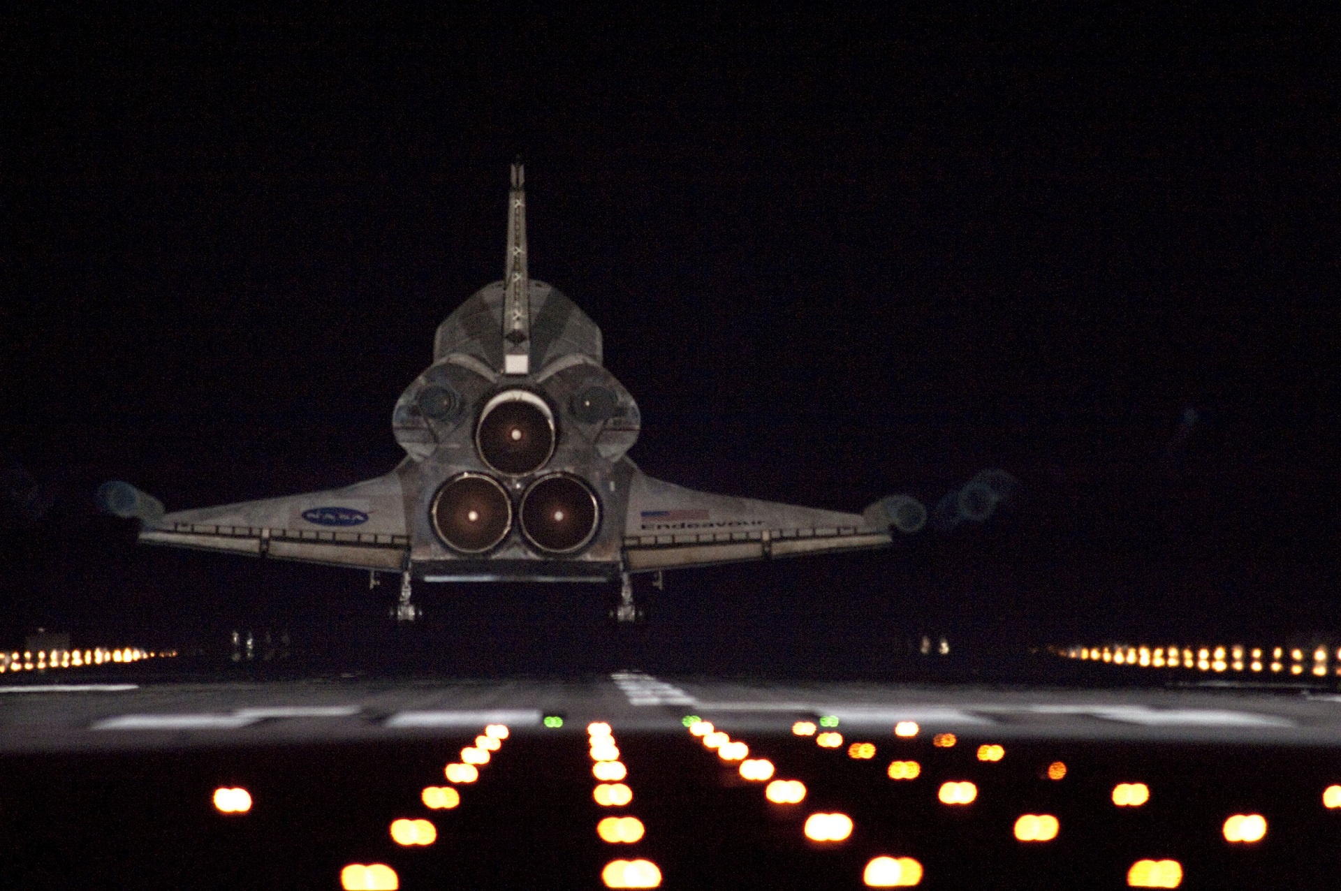 Shuttle Endeavour Landing,free Pictures, Free Photos, - Space Shuttle Landing Night - HD Wallpaper 