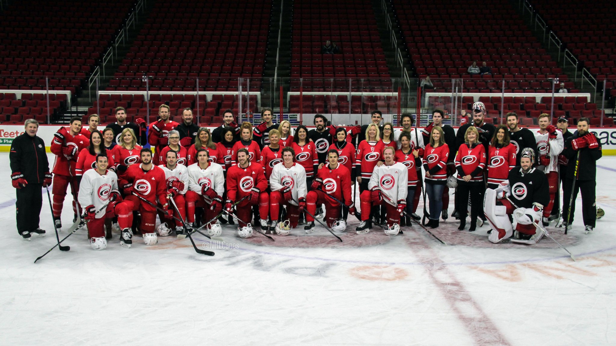 Carolina Hurricanes Moms Trip - HD Wallpaper 