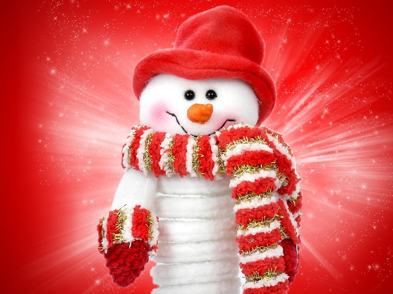 Smiling Snowman Wallpaper - Snowman With Red Background - HD Wallpaper 