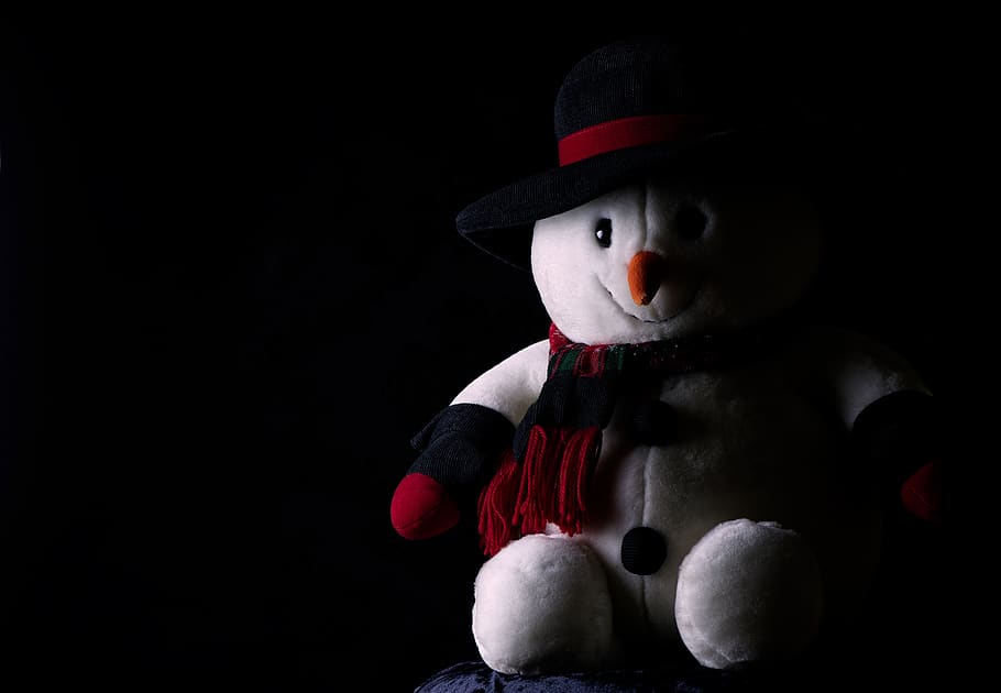 Snowman, Plush, Winter, Cute, Christmas, Christmas - Snowman On Dark Background - HD Wallpaper 