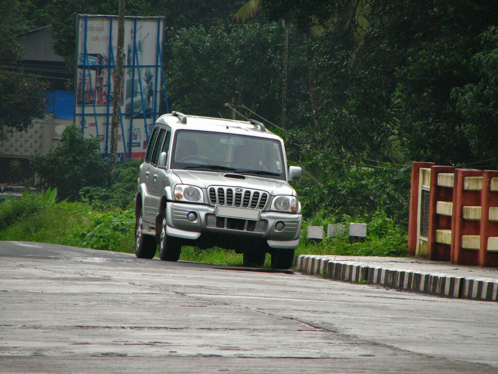 Hd Wallpaper Mahindra Scorpio Black