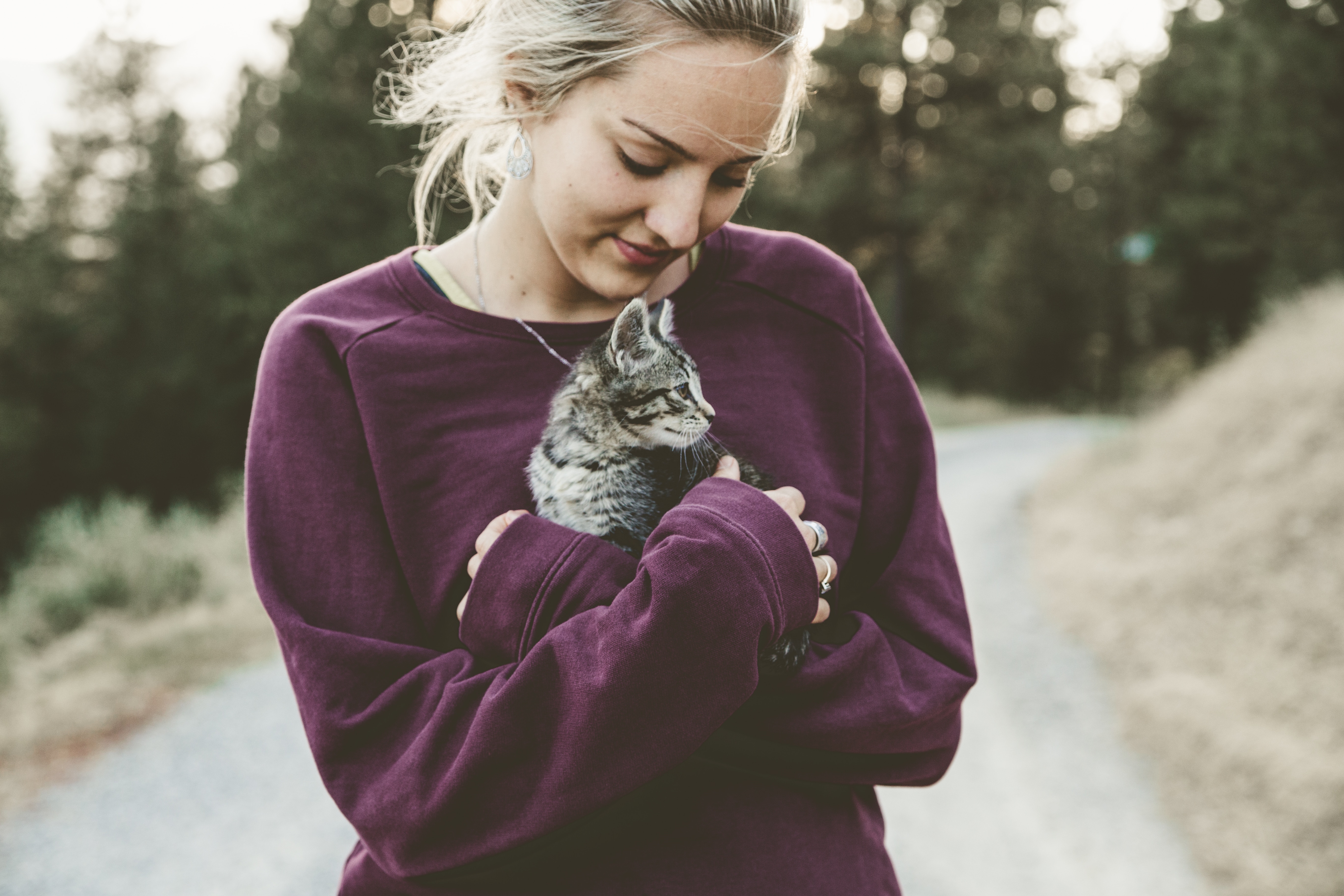 Happy Person With Cat - HD Wallpaper 