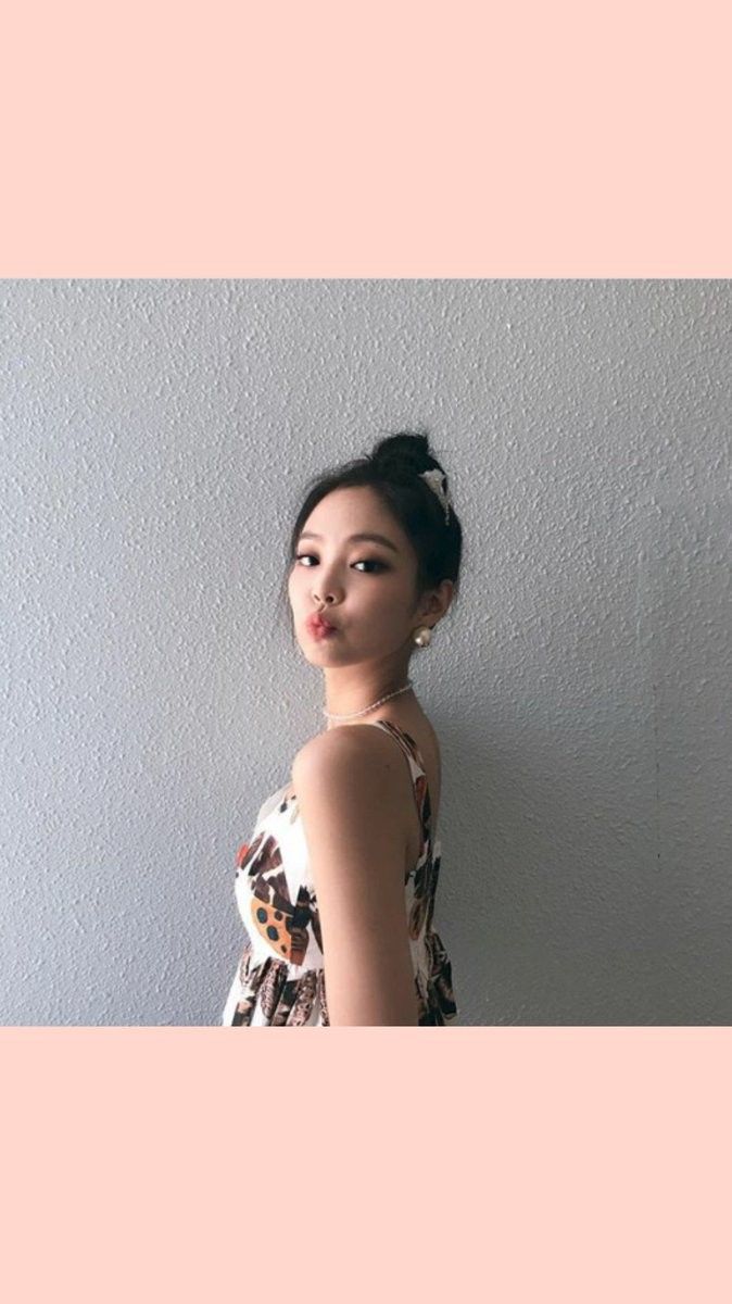 Kim Jennie - HD Wallpaper 