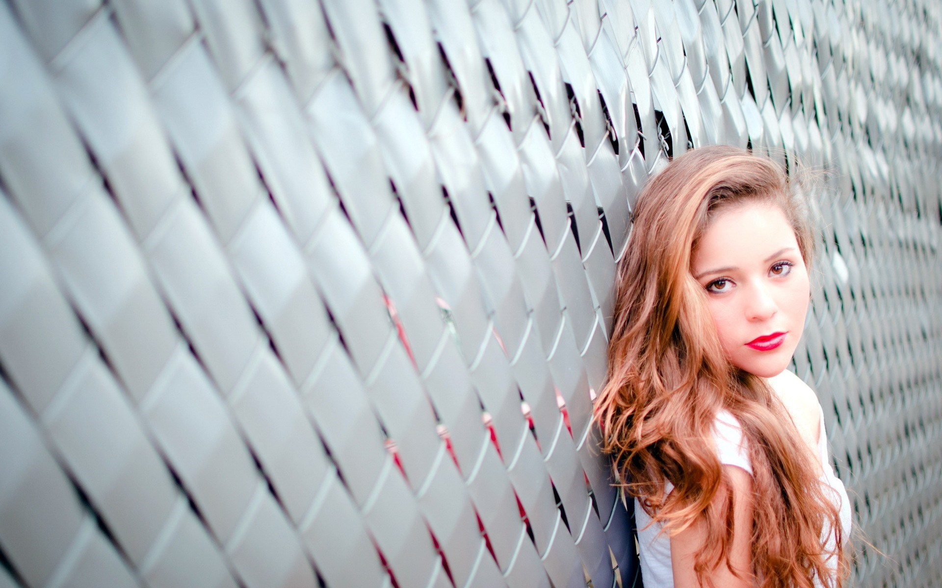 Girl Fence - HD Wallpaper 