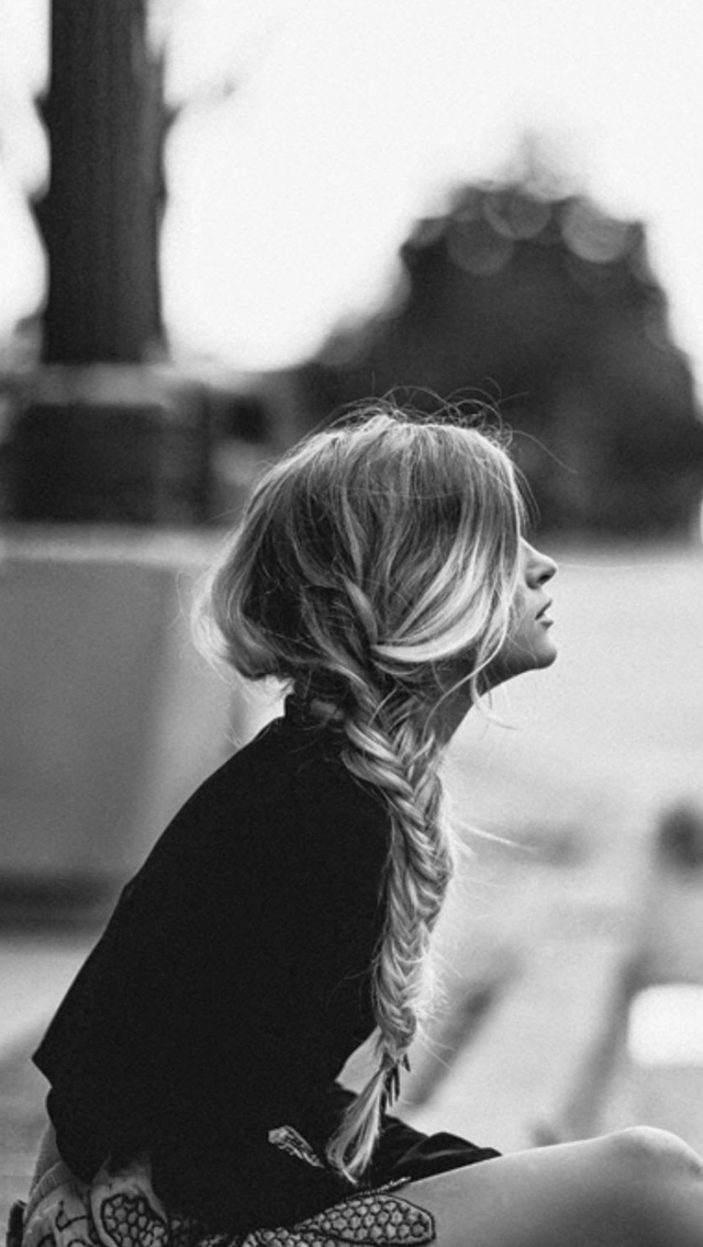 Lonely Blonde Girl Waiting Sidewalk Iphone Wallpaper - Its Okay I M Fine - HD Wallpaper 