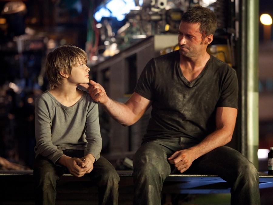 Wallpaper Real Steel, Hugh Jackman, Charlie, Dakota - Real Steel Charlie And Max - HD Wallpaper 